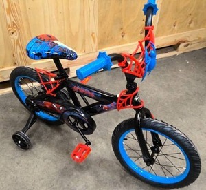 lot 68 image: Spiderman kids bike with training wheels
