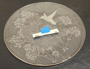 lot 93 image: Crystal Hummingbird serving dish