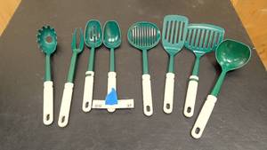 lot 97 image: Set of green utensils