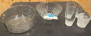 lot 107 image: 4 misc crystall glasses, large crystal bowl, decorative glass bowl