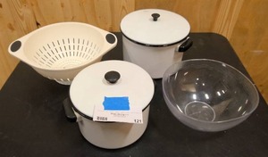 lot 121 image: Two pots with lids, strainer, and large plastic bowl