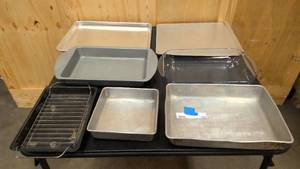 lot 127 image: Misc cooking and bakeware