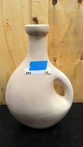 lot 146 image: 2 ft tall beautiful decorative vase