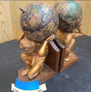 lot 148 image: Titan Atlas made in Italy book ends