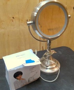 lot 159 image: K Skin Facial Steamer, and Makeup light mirror