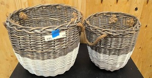 lot 175 image: Small and large rustic woven baskets