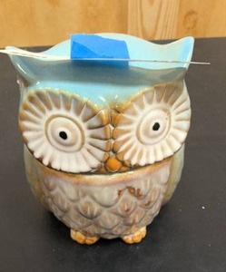 lot 192 image: Small painted ceramic owl jar with lid