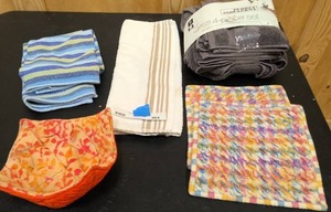 lot 204 image: Misc towels, and pot holders