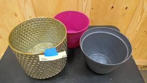 lot 209 image: Three flower pots