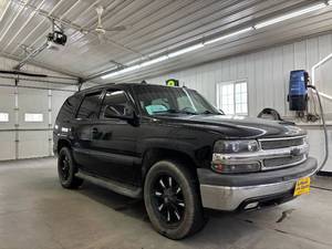 lot 9 image: 2003 Chevrolet Tahoe LT