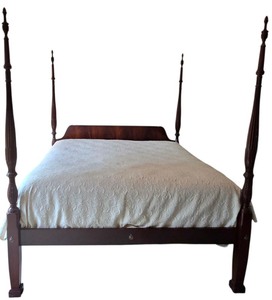 lot 10K image: MBR - King Size Four-Poster Bed Frame with Matelasse Coverlet