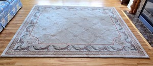 lot 15K image: LR - Royal Palace Fleur de Lis 100% Wool Rug 79 x 96 Ivory