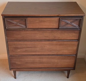 lot 18K image: BR2 - Mid Century Modern Bassett Chest of Drawers
