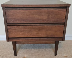 lot 36K image: BR2 - Vintage Mid Century Modern Bassett Tavern Walnut Two-Drawer Bedside Table