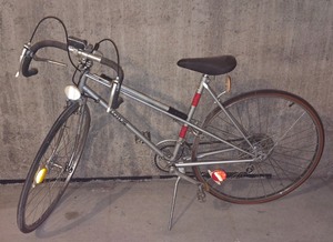 lot 56K image: LL-G - Nagusi Lotus Road Bicycle with Drop Handlebars