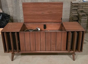 lot 60K image: LL-G - Mid Century Modern Zenith High Fidelity Stereo Console with Vinyl Records