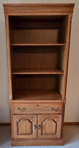 lot 71K image: LL-FR - Vintage Wooden Bookcase with Adjustable Shelves and Lower Cabinet