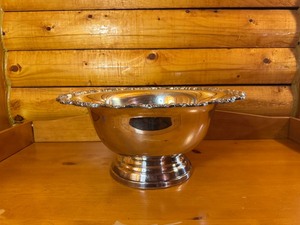 lot 5 image: Towle Silver Plated Punch Bowl with Ornate Scalloped Rim
