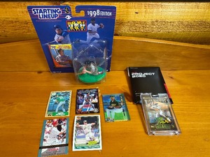 lot 43 image: Mark McGwire Baseball Cards and Collectibles