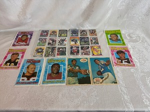 lot 96 image: Best Linebackers in NFL History (18 Cards) with Vintage Football Card Game (8)