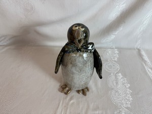 lot 104 image: Unique Glazed Ceramic Penguin Bank