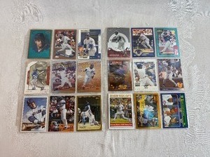 lot 131 image: Sammy Sosa Trading Cards (18 Cards)