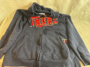 lot 165 image: MN Twins Zip Down Hoodie Size 2XT Gently Used