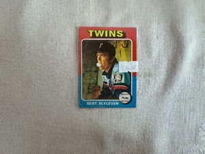 lot 185 image: 1975 Topps Bert Blyleven Card