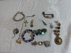 lot 237 image: Vintage and Costume Jewelry including Bracelets, Necklaces, Earrings and Pins
