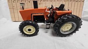 lot 233 image: 116 Highly Detailed Allis Chalmers 6080