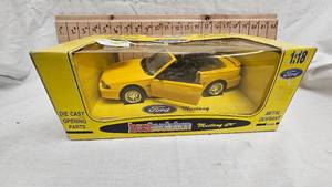 lot 184 image: 118 1994 Ford Mustang