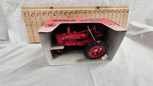 lot 250 image: 116 Farmall H