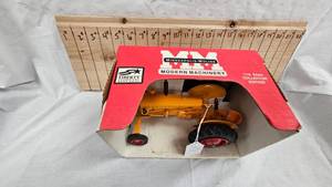 lot 251 image: 116 Minneapolis Moline