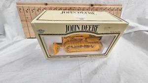 lot 253 image: 116 John Deere 120 Crawler