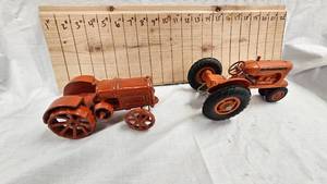 lot 257 image: 2 Vintage Allis Chalmers Tractors