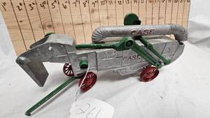 lot 261 image: Case 128 Thresher