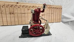 lot 263 image: 116 International Engine