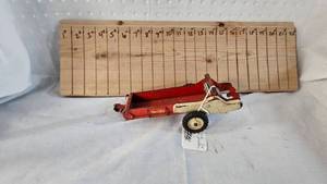lot 269 image: Tru Scale Manure Spreader 116