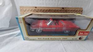 lot 313 image: 118 64 Ford Galaxy 500