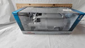 lot 318 image: 118 1983 GMC Vandura