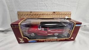 lot 321 image: 118 1957 Ford Courier Sedan