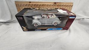 lot 323 image: 118 1937 Ford Convertible