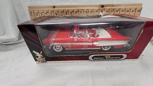 lot 335 image: 118 1958 Pontiac Bonneville