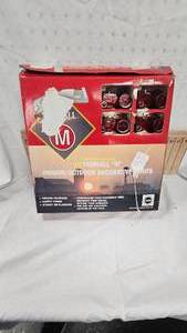 lot 337 image: 20 Indoor-Outdoor International Xmas Lights