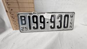 lot 342 image: 1925 Heavy Metal License Plate