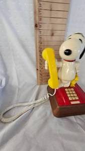 lot 345 image: Vintage Snoopy Phone