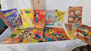 lot 357 image: 15 Cartoon Comic Books