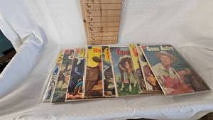 lot 353 image: 10 Western Comic Books