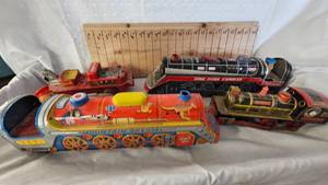 lot 366 image: Vintage Trains and Bulldozer, Untested,