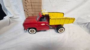 lot 392 image: Tonka Hydraulic Dump Truck